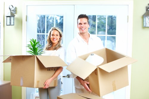 Efficient flat removals in Fulham with team coordinating unloading